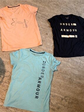 Under Armour Women’s HeatGear Large Short Sleeve Graphic Tee Bundle - THREE